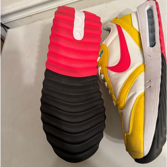 Slightly worn Nikes for sale - Picture 5 of 5